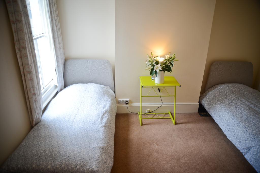 Park House Villa Worthing Room photo