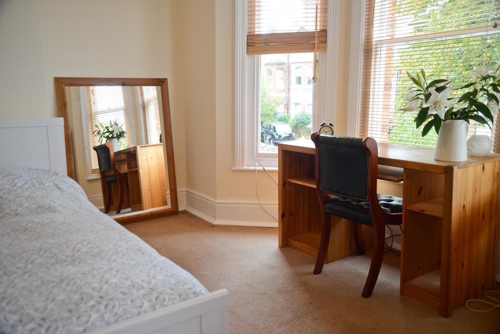 Park House Villa Worthing Room photo